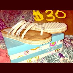BRANDNEW! Bling tan platform sandles